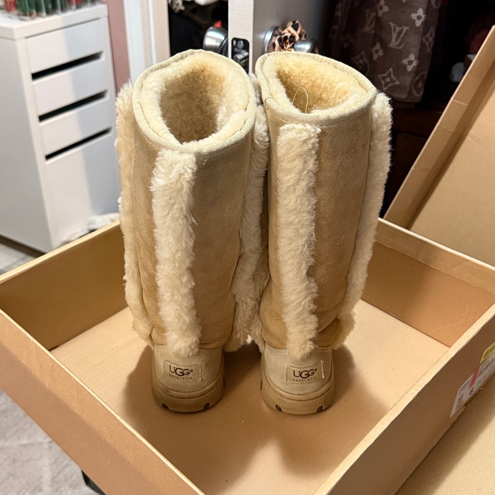 UGG sunburst tall boot - Picture 3 of 10